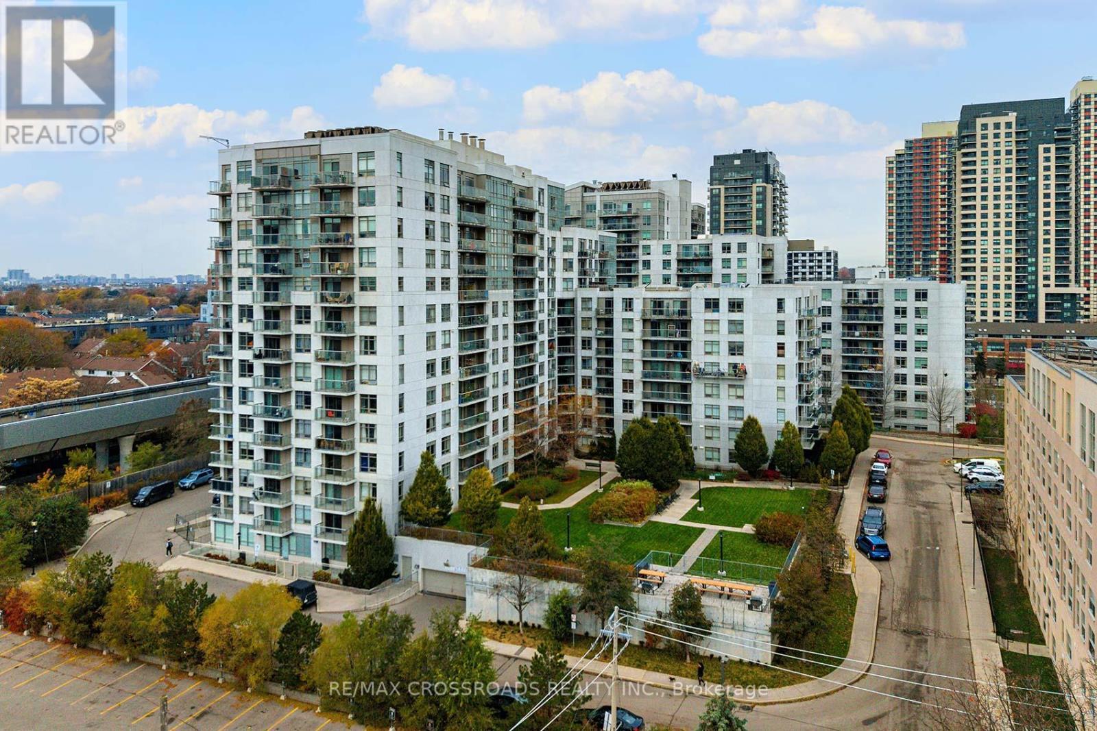 114 - 812 Lansdowne Avenue, Toronto, ON - Outdoor With Facade