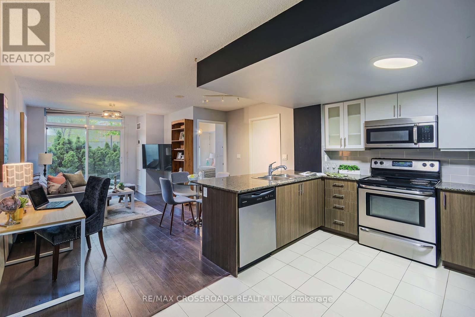 114 - 812 Lansdowne Avenue, Toronto, ON - Indoor Photo Showing Kitchen With Stainless Steel Kitchen With Double Sink