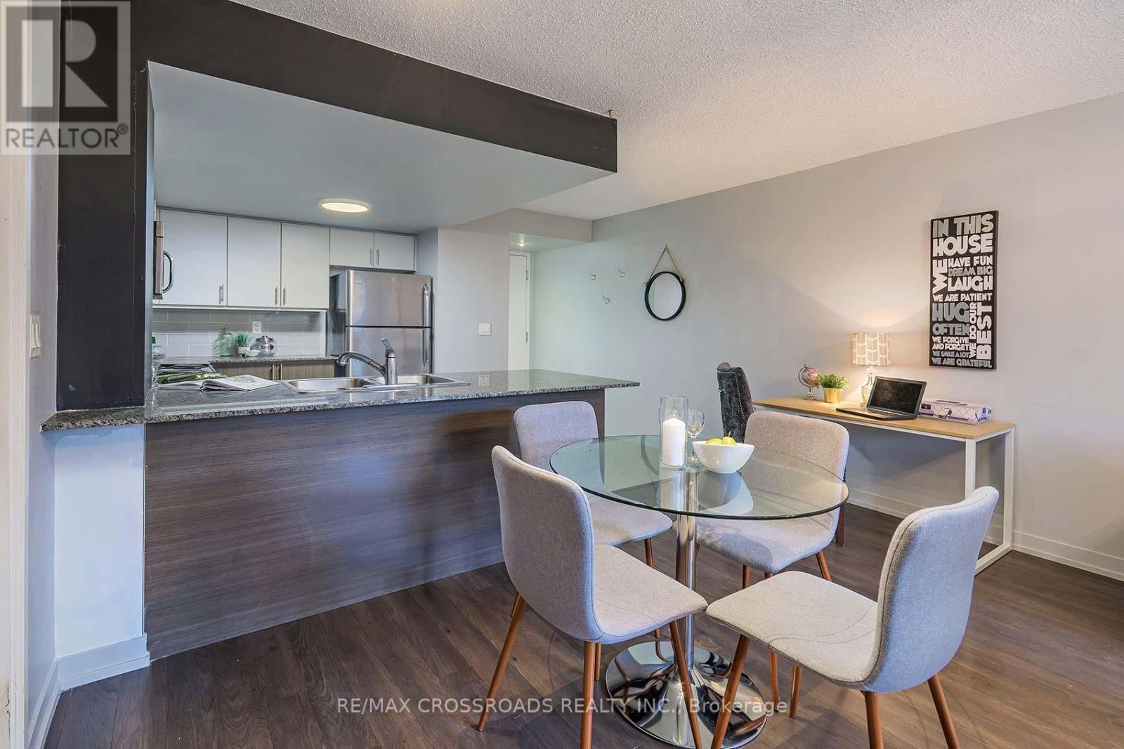 114 - 812 Lansdowne Avenue, Toronto, ON - Indoor Photo Showing Dining Room