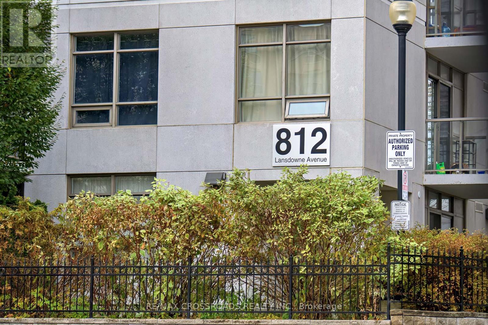 114 - 812 Lansdowne Avenue, Toronto, ON - Outdoor