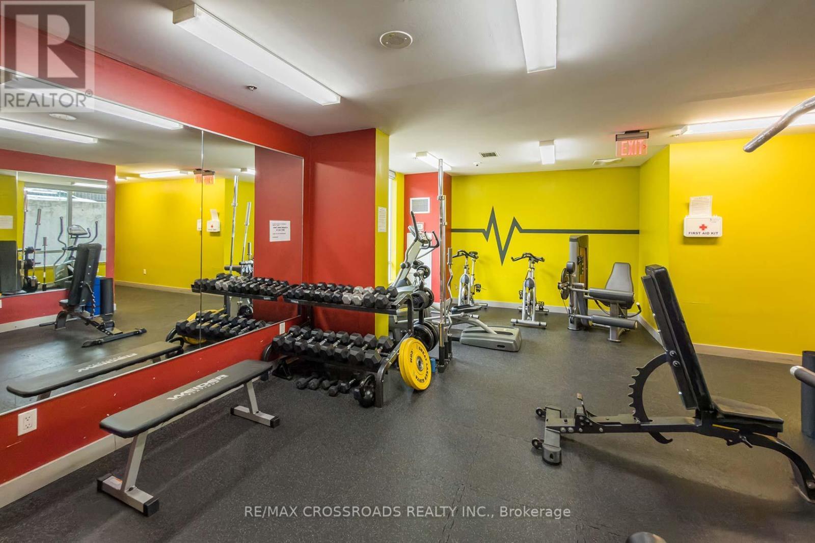 114 - 812 Lansdowne Avenue, Toronto, ON - Indoor Photo Showing Gym Room