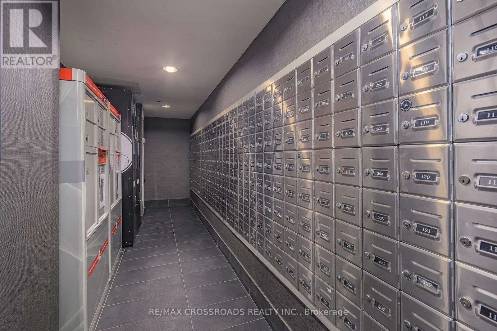 114 - 812 Lansdowne Avenue, Toronto, ON - Indoor Photo Showing Other Room