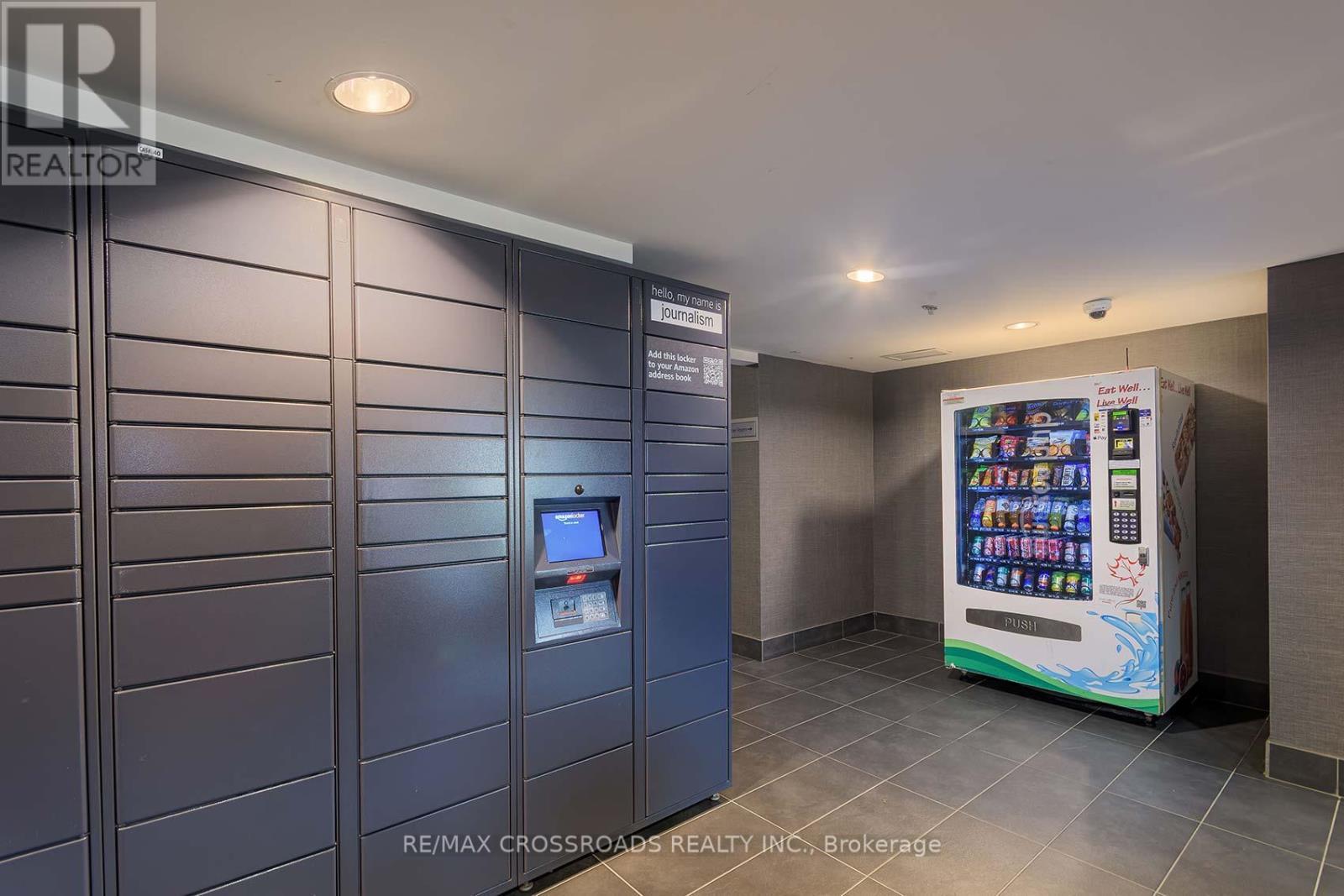 114 - 812 Lansdowne Avenue, Toronto, ON - Indoor Photo Showing Other Room