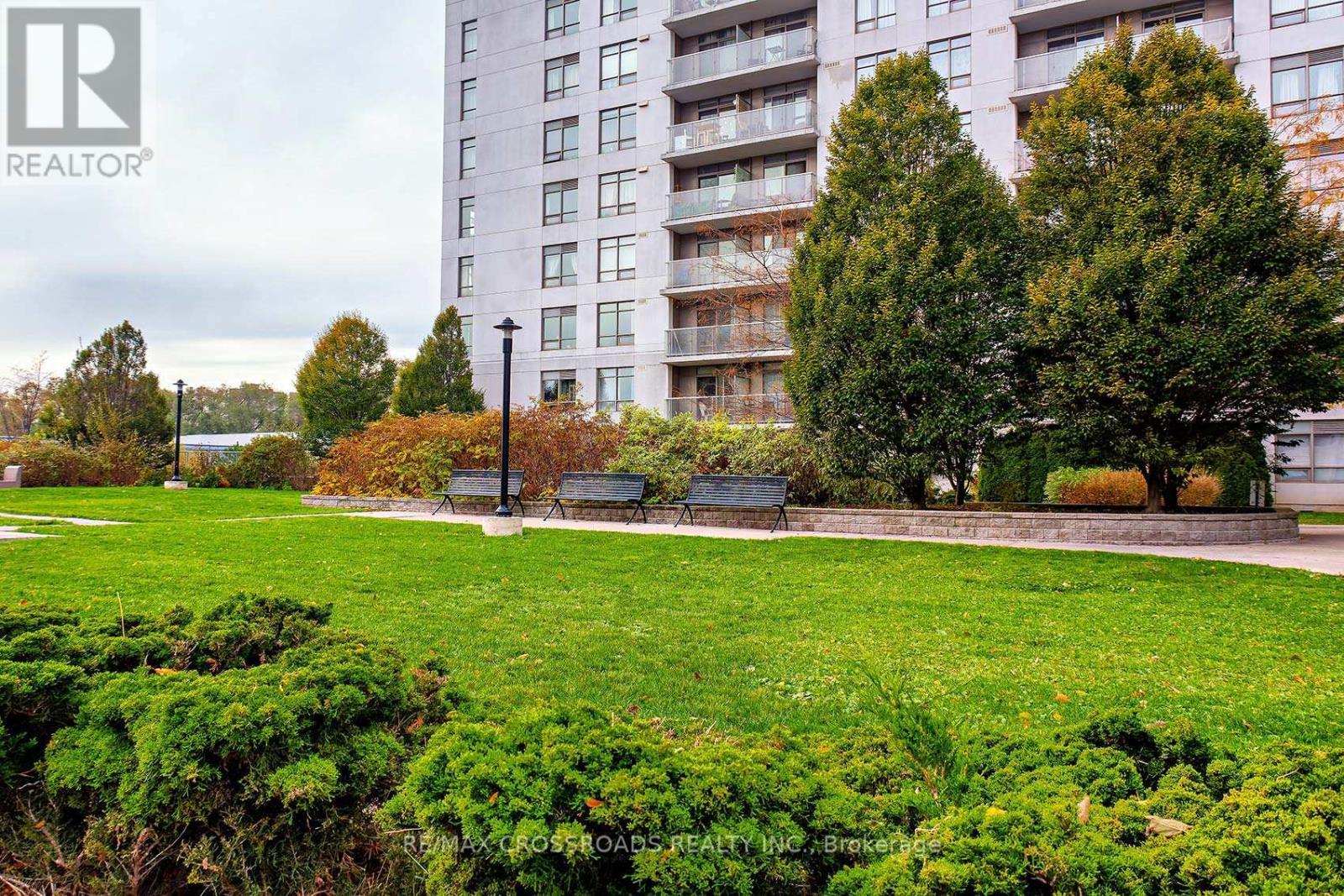 114 - 812 Lansdowne Avenue, Toronto, ON - Outdoor