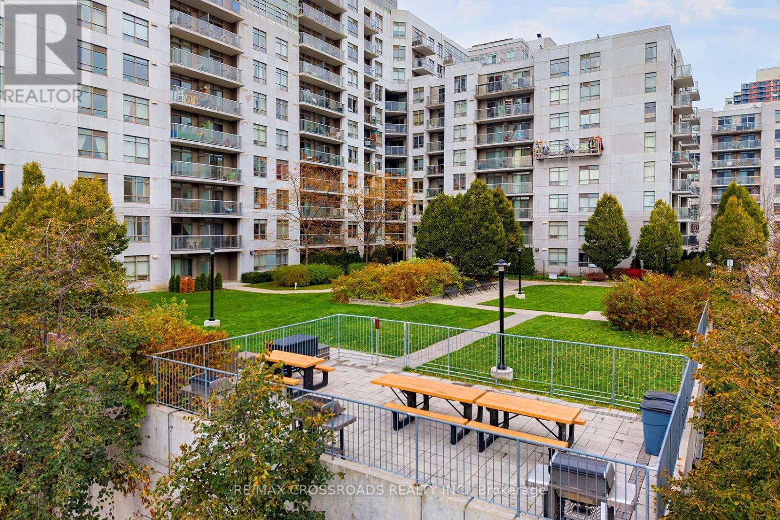 114 - 812 Lansdowne Avenue, Toronto, ON - Outdoor With Facade