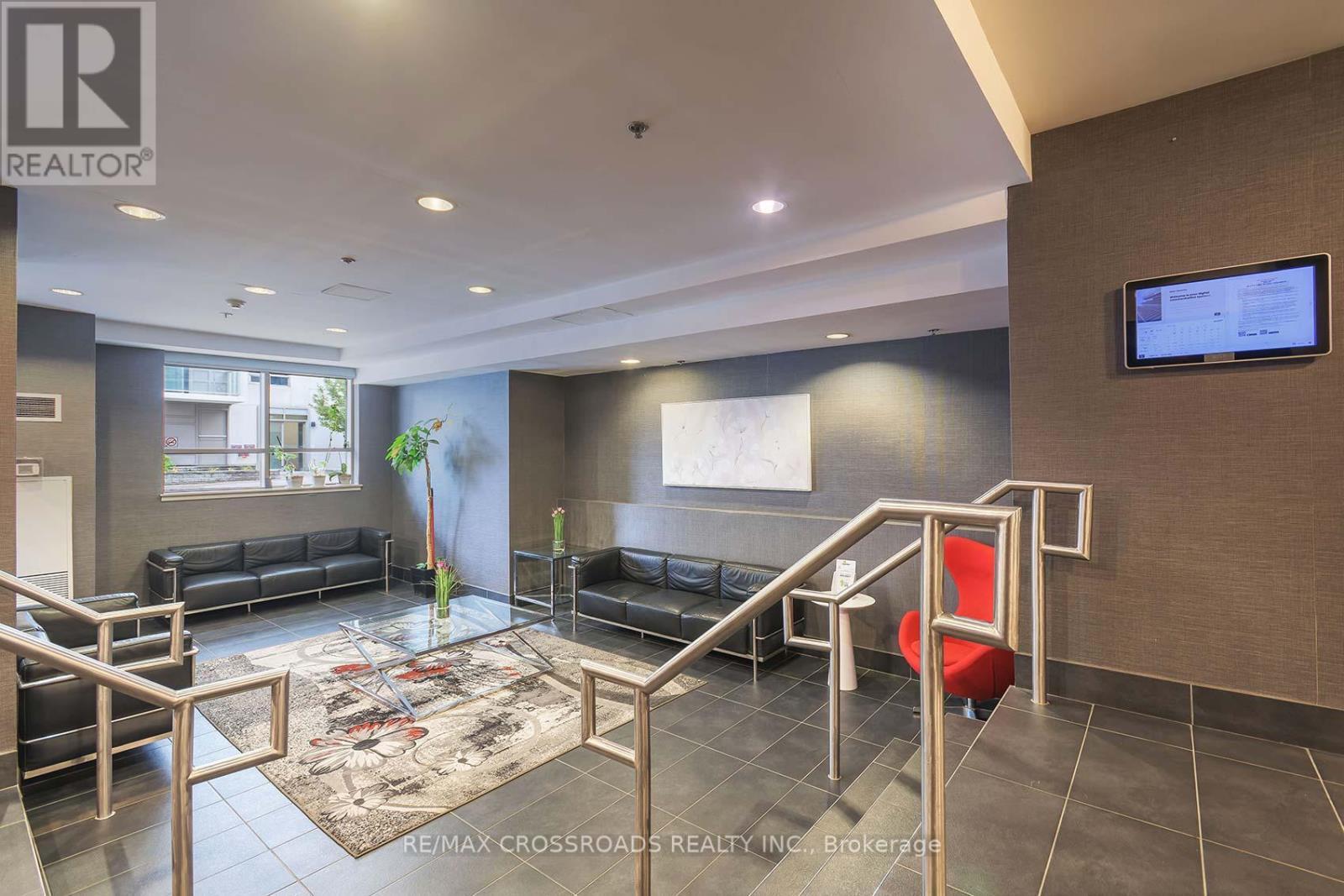 114 - 812 Lansdowne Avenue, Toronto, ON - Indoor Photo Showing Other Room