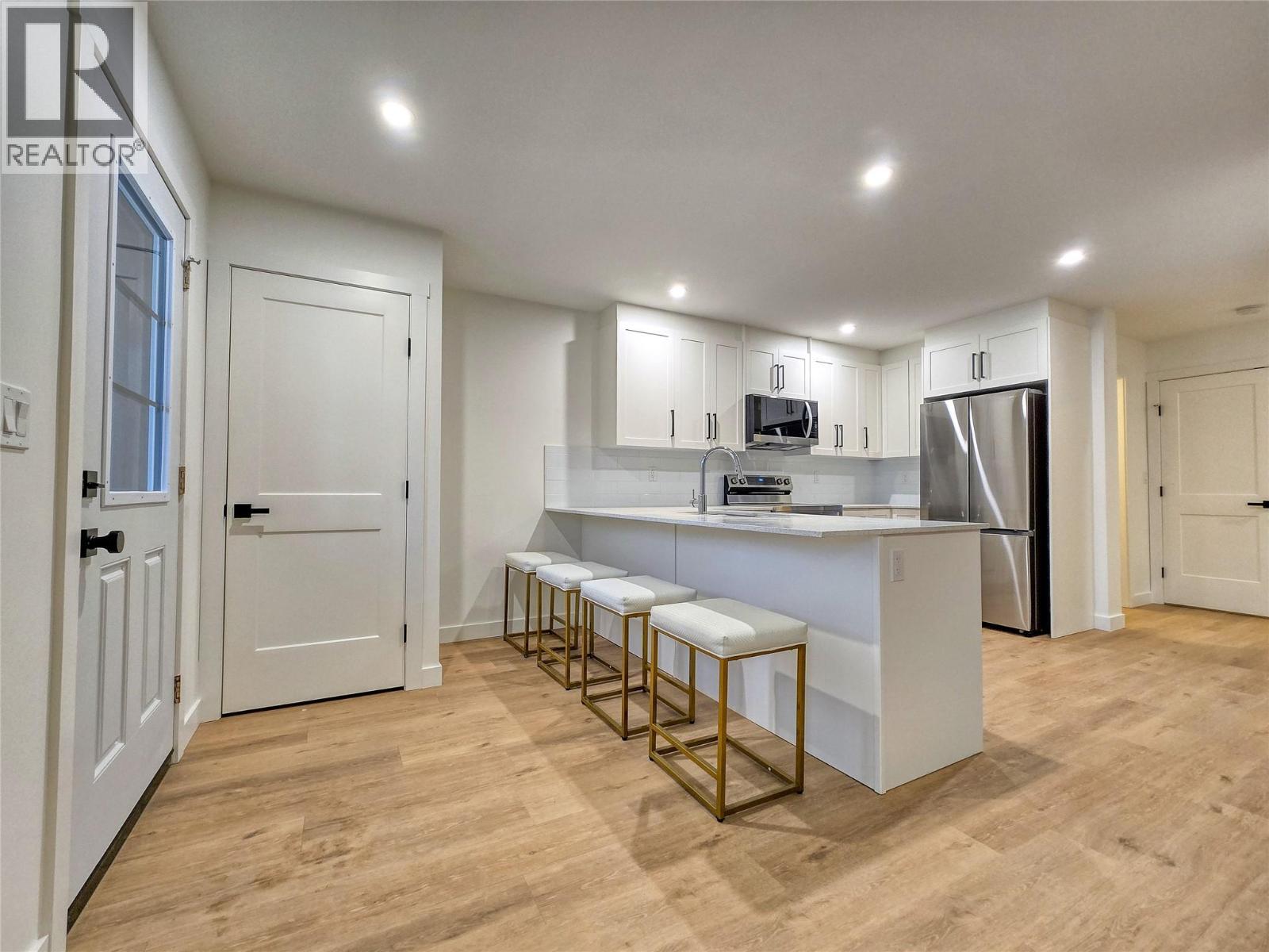 2098 Pine Tree Way Unit# 42, Invermere, BC - Indoor Photo Showing Kitchen