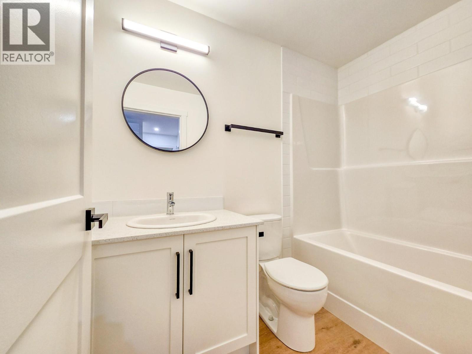 2098 Pine Tree Way Unit# 42, Invermere, BC - Indoor Photo Showing Bathroom
