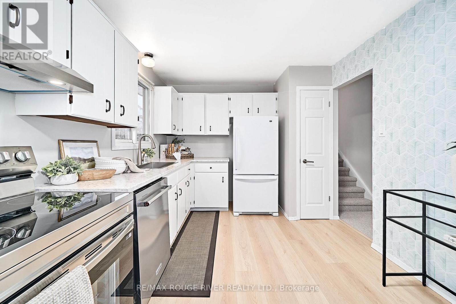1719 Stewartcroft Crescent, Peterborough (Monaghan Ward 2), ON - Indoor Photo Showing Kitchen