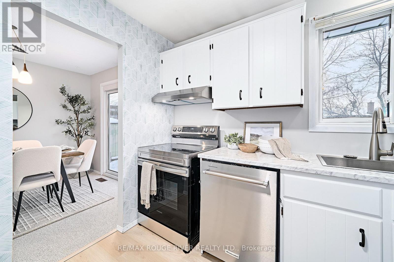 1719 Stewartcroft Crescent, Peterborough (Monaghan Ward 2), ON - Indoor Photo Showing Kitchen