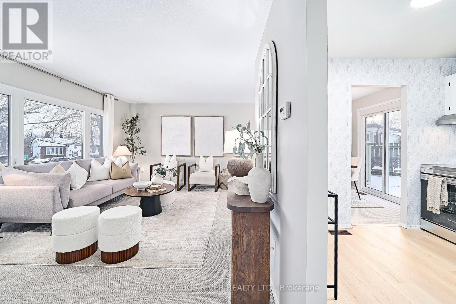 1719 Stewartcroft Crescent, Peterborough (Monaghan Ward 2), ON - Indoor Photo Showing Living Room With Fireplace