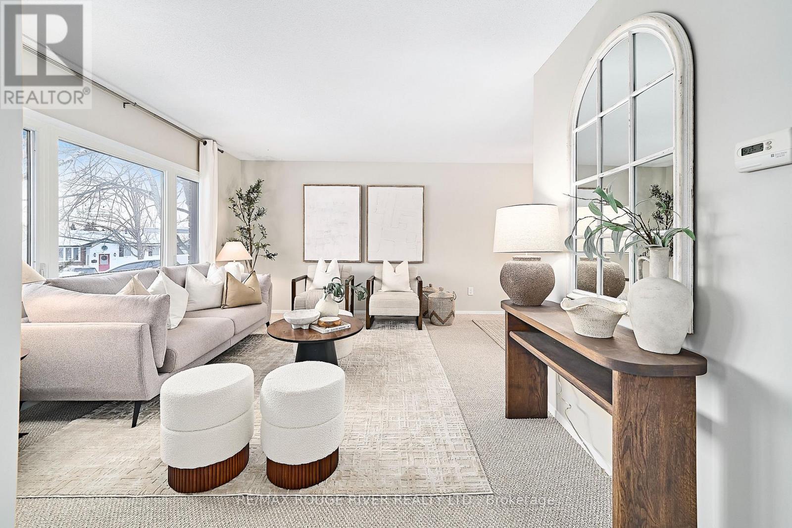 1719 Stewartcroft Crescent, Peterborough (Monaghan Ward 2), ON - Indoor Photo Showing Living Room