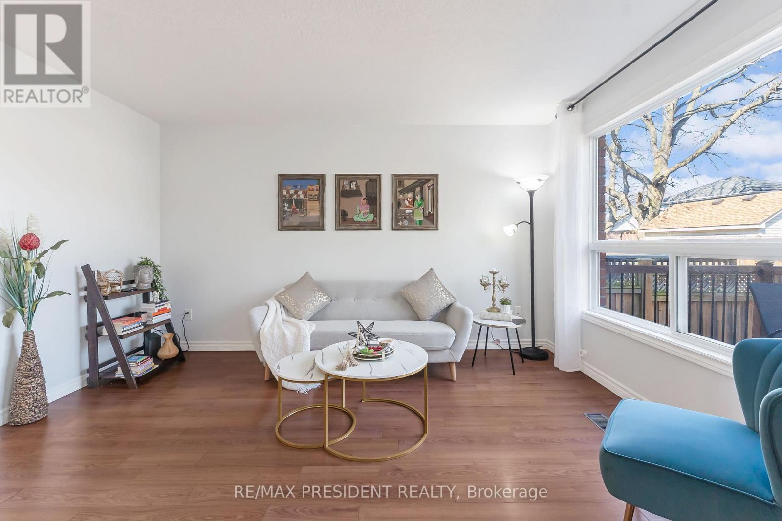 68 Wheatland Drive, Cambridge, ON - Indoor Photo Showing Living Room