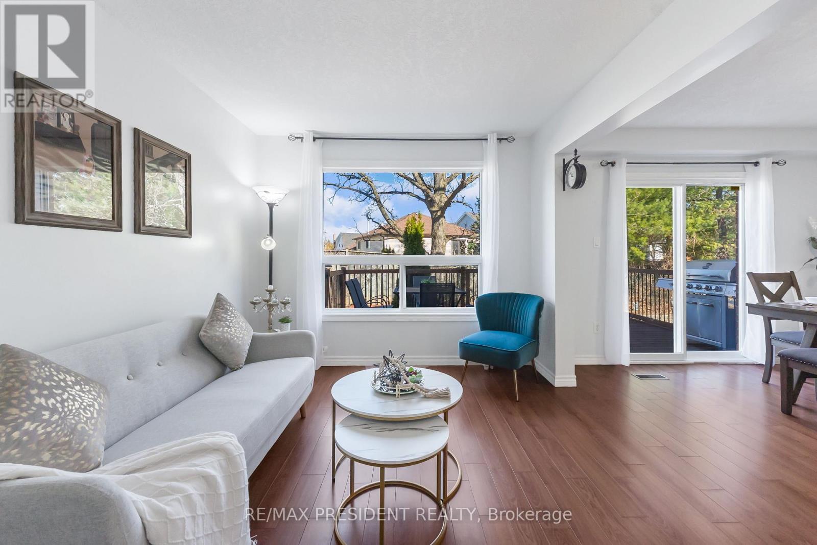 68 Wheatland Drive, Cambridge, ON - Indoor Photo Showing Living Room