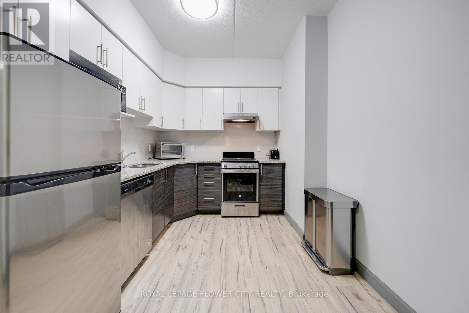 303 - 77 Leland Street, Hamilton, ON - Indoor Photo Showing Kitchen
