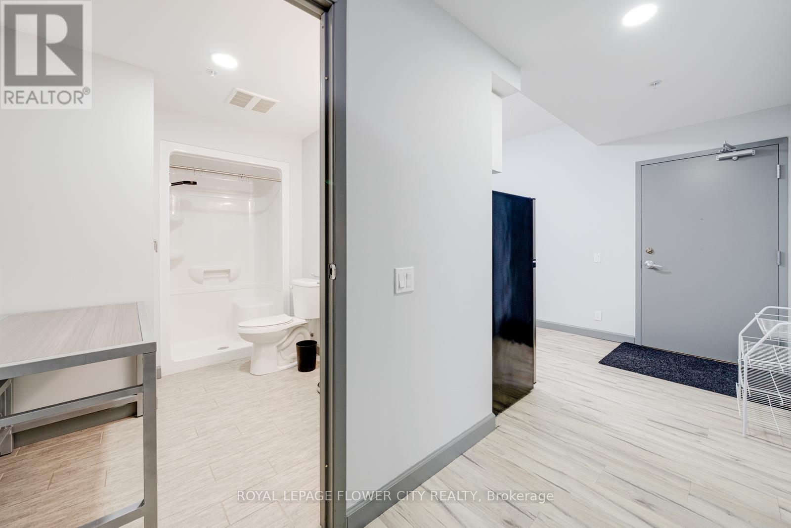 303 - 77 Leland Street, Hamilton, ON - Indoor