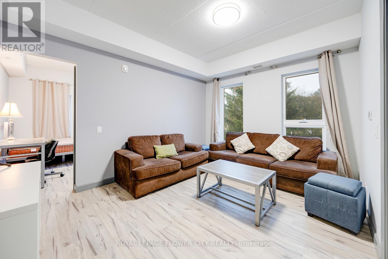 303 - 77 Leland Street, Hamilton, ON - Indoor Photo Showing Living Room