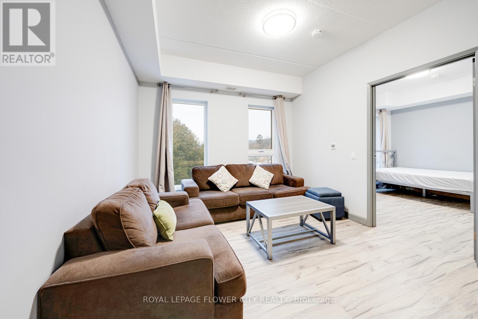 303 - 77 Leland Street, Hamilton, ON - Indoor Photo Showing Living Room