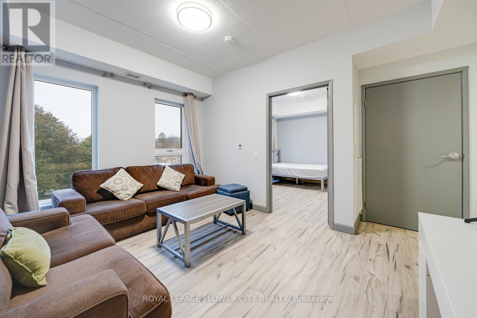 303 - 77 Leland Street, Hamilton, ON - Indoor Photo Showing Living Room