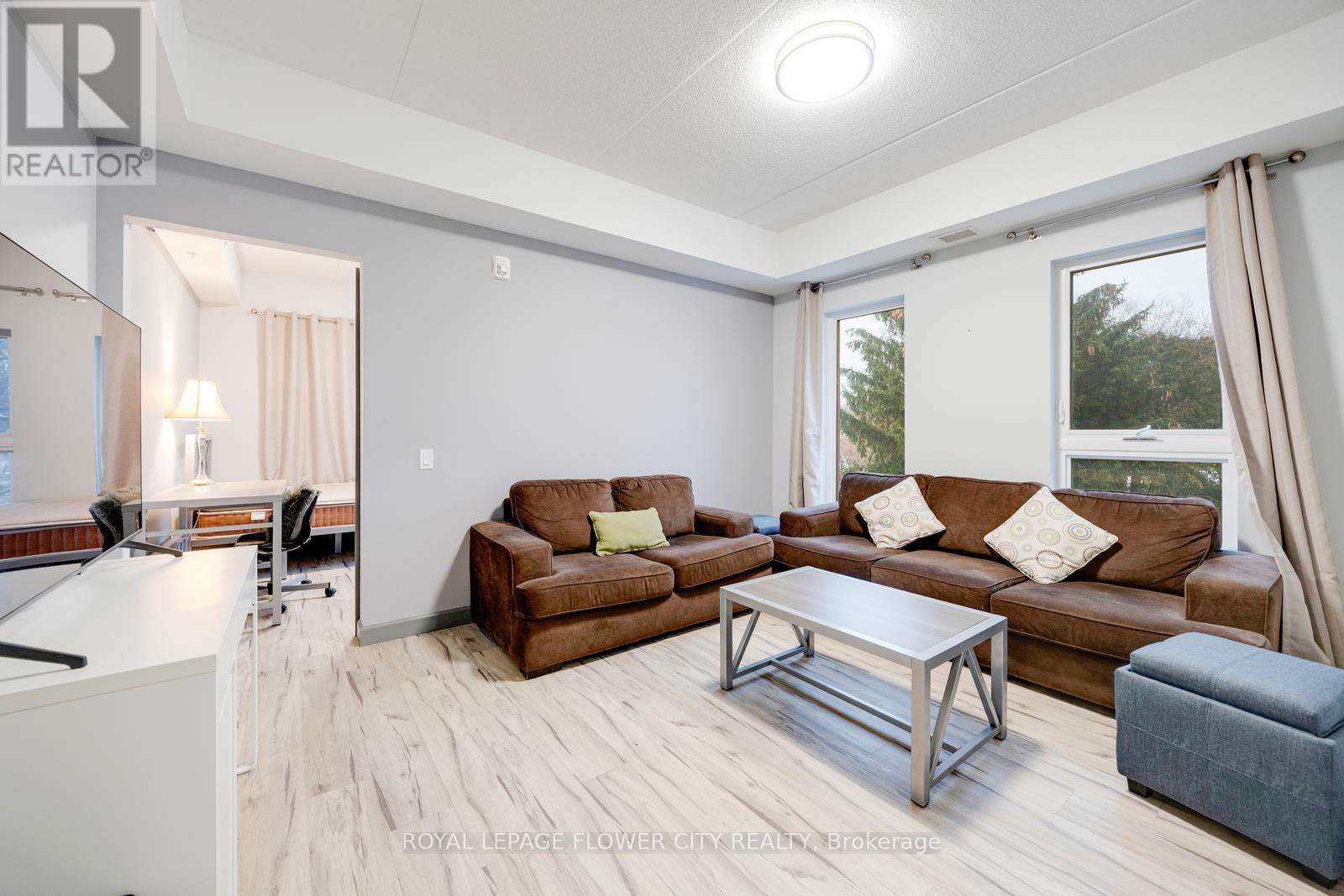 303 - 77 Leland Street, Hamilton, ON - Indoor Photo Showing Living Room
