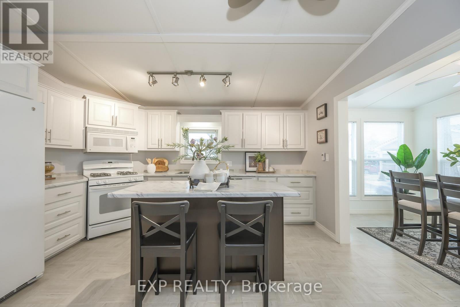 51 - 22790 Amiens Road, Middlesex Centre, ON - Indoor Photo Showing Kitchen