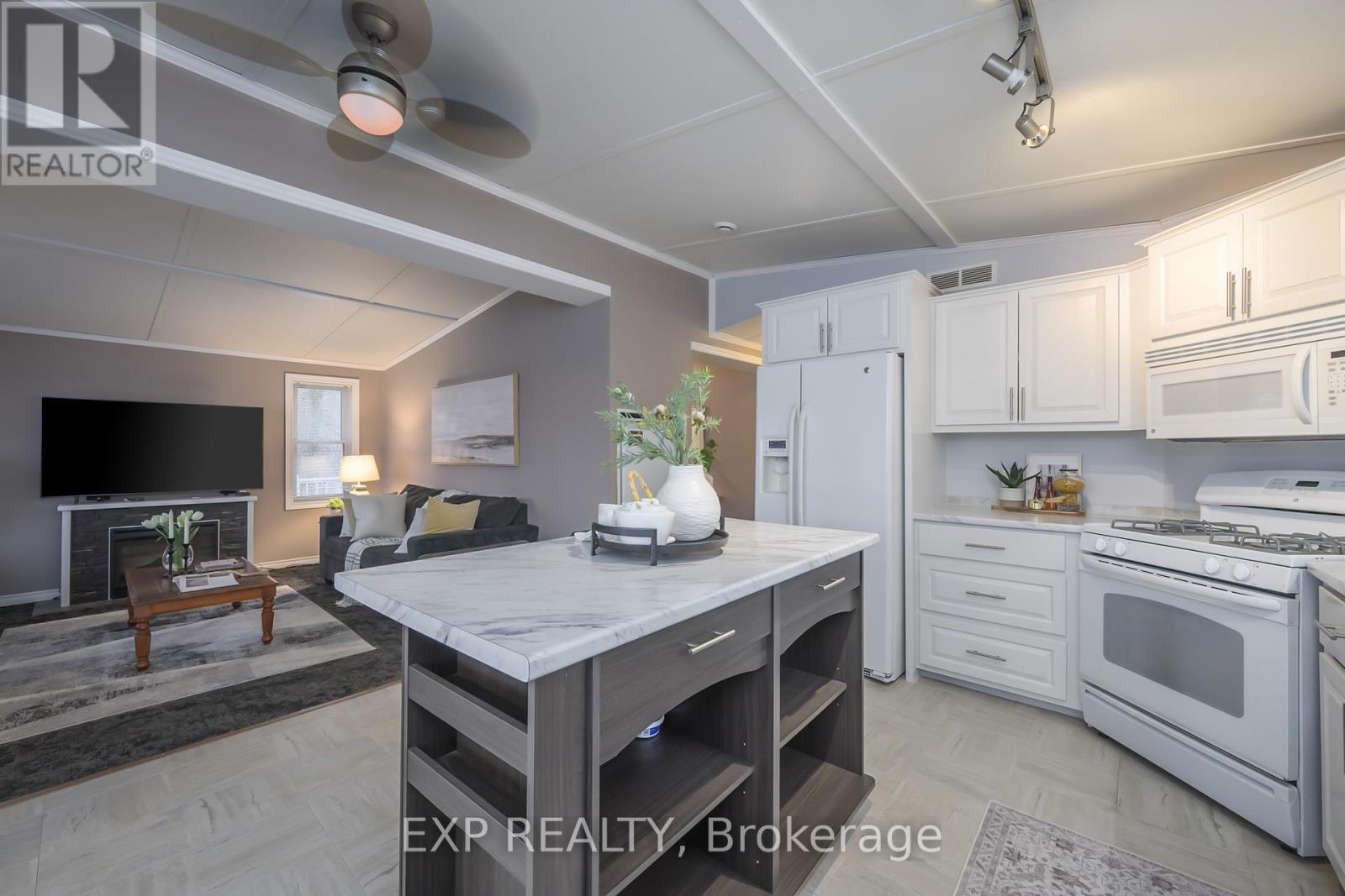 51 - 22790 Amiens Road, Middlesex Centre, ON - Indoor Photo Showing Kitchen