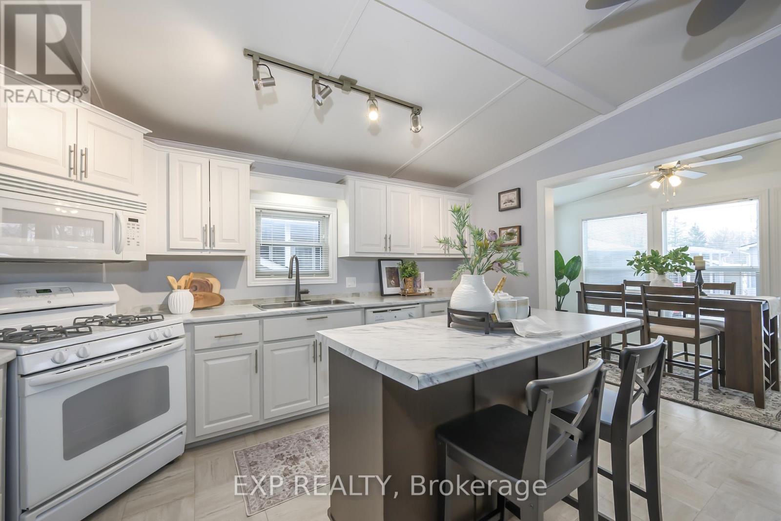 51 - 22790 Amiens Road, Middlesex Centre, ON - Indoor Photo Showing Kitchen
