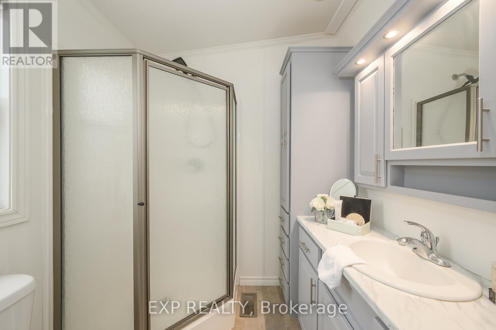 51 - 22790 Amiens Road, Middlesex Centre, ON - Indoor Photo Showing Bathroom