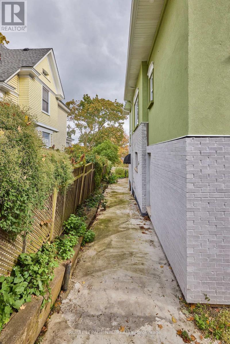 5427 River Road, Niagara Falls (Downtown), ON - Outdoor With Exterior