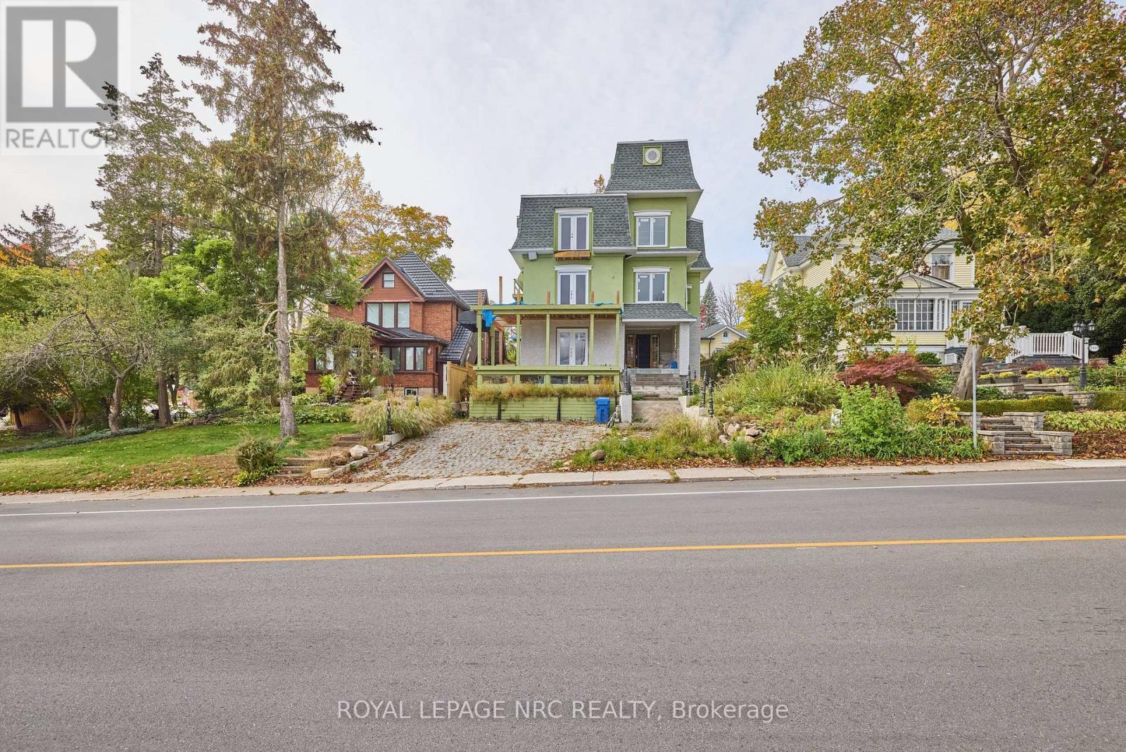 5427 River Road, Niagara Falls (Downtown), ON - Outdoor With Facade