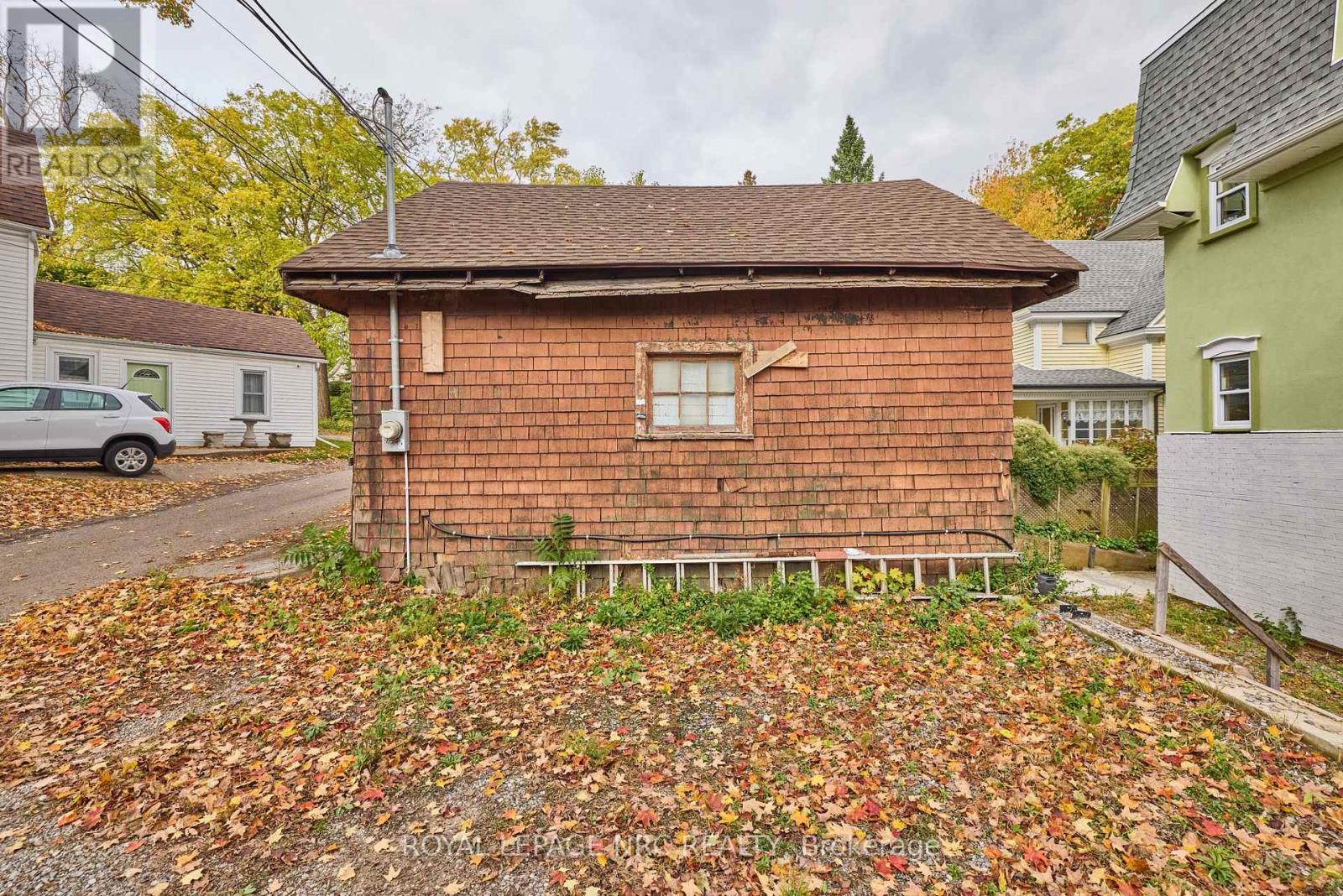 5427 River Road, Niagara Falls (Downtown), ON - Outdoor With Exterior