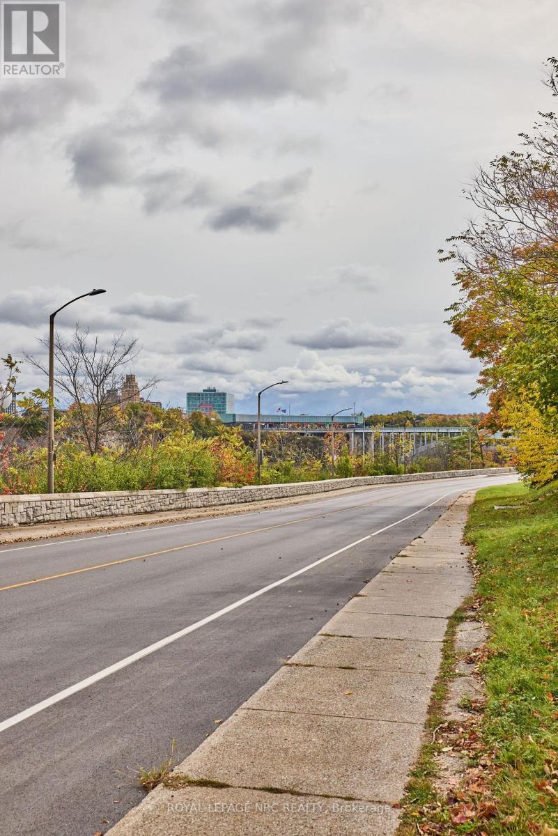 5427 River Road, Niagara Falls (Downtown), ON - Outdoor With View