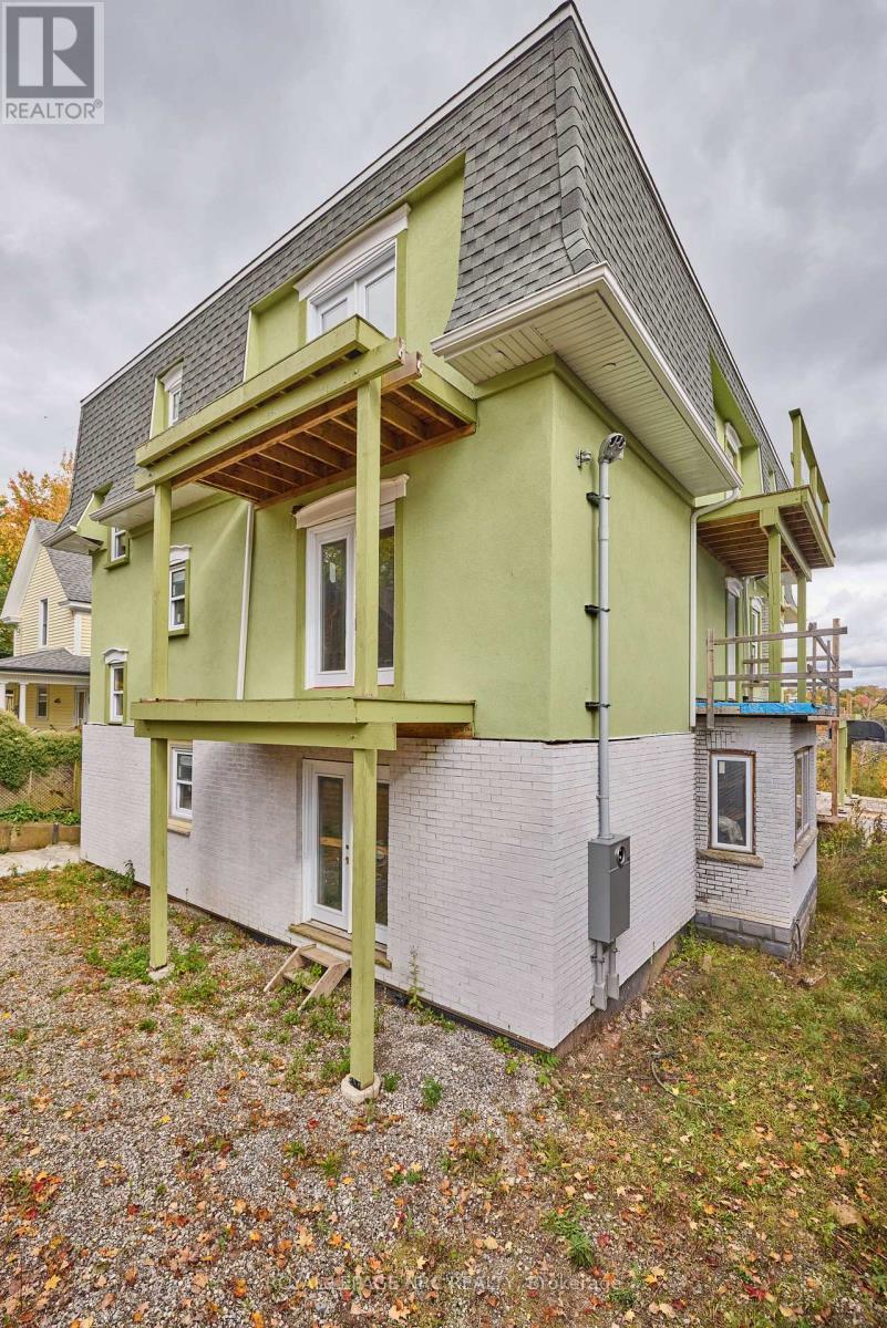 5427 River Road, Niagara Falls (Downtown), ON - Outdoor