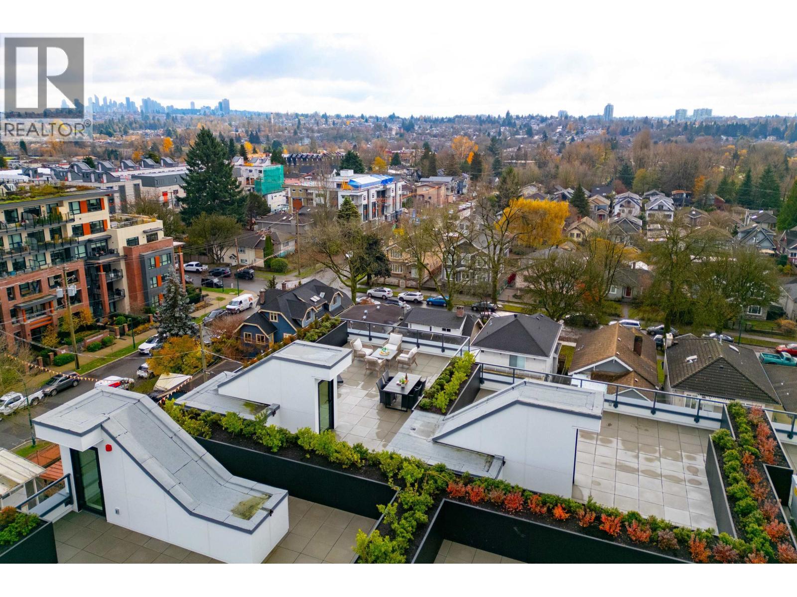 606 2268 E Broadway, Vancouver, BC - Outdoor With View
