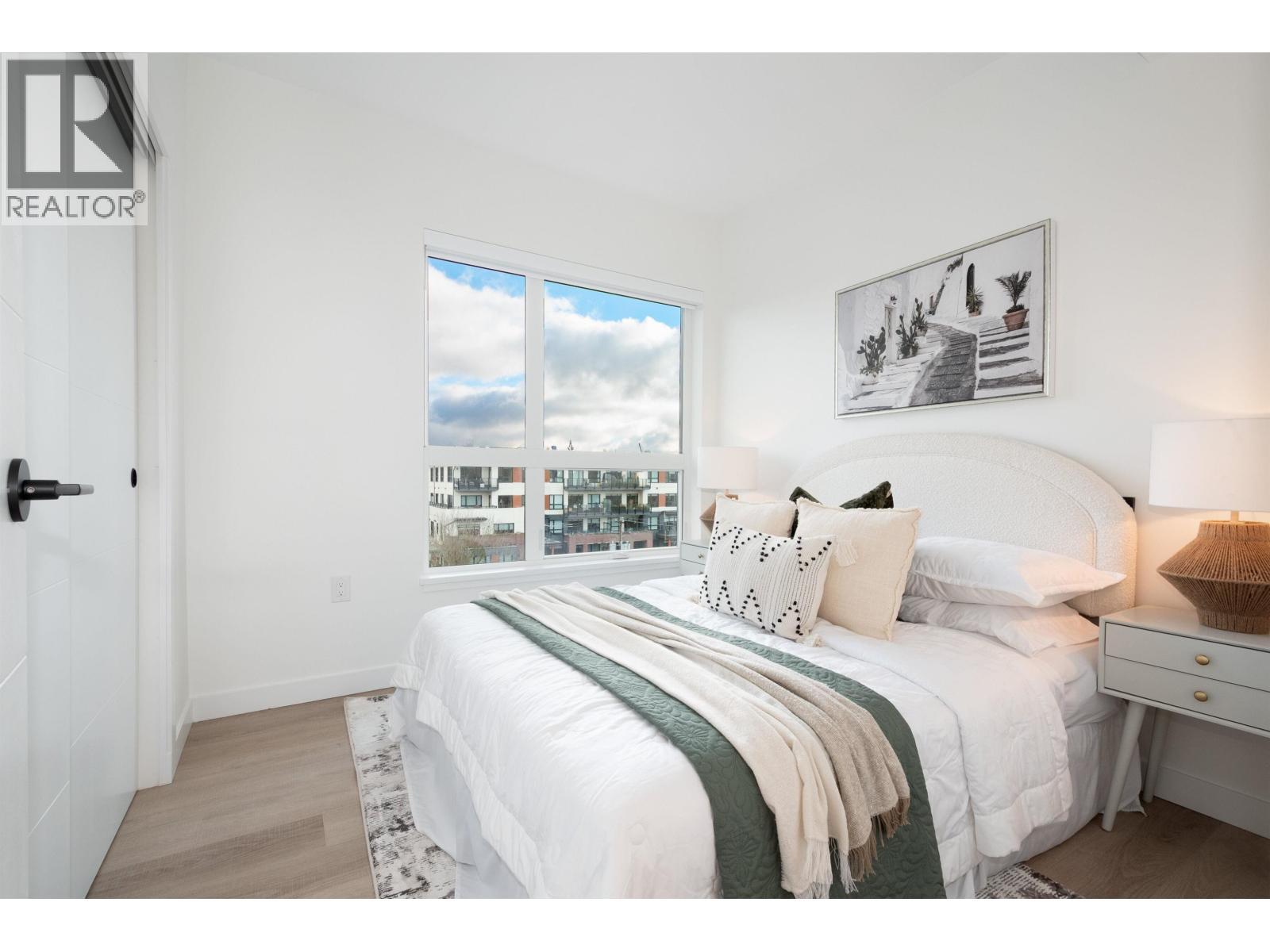 606 2268 E Broadway, Vancouver, BC - Indoor Photo Showing Bedroom