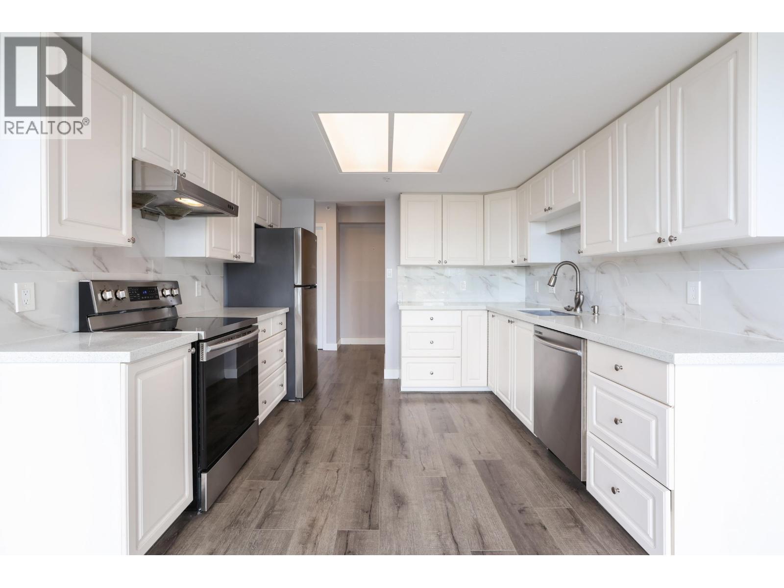 605 728 Princess Street, New Westminster, BC - Indoor Photo Showing Kitchen