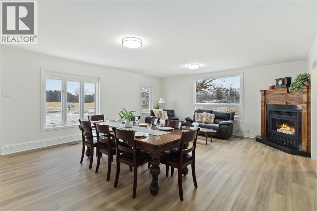 22821 Thames Road, Appin, ON - Indoor Photo Showing Dining Room With Fireplace