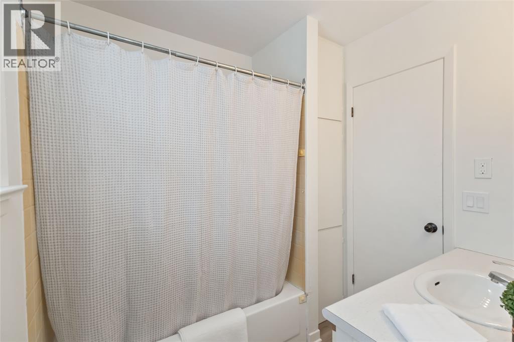 22821 Thames Road, Appin, ON - Indoor Photo Showing Bathroom