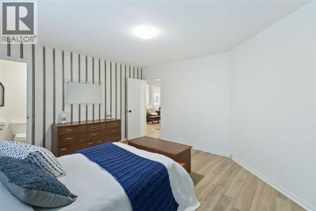 22821 Thames Road, Appin, ON - Indoor Photo Showing Bedroom