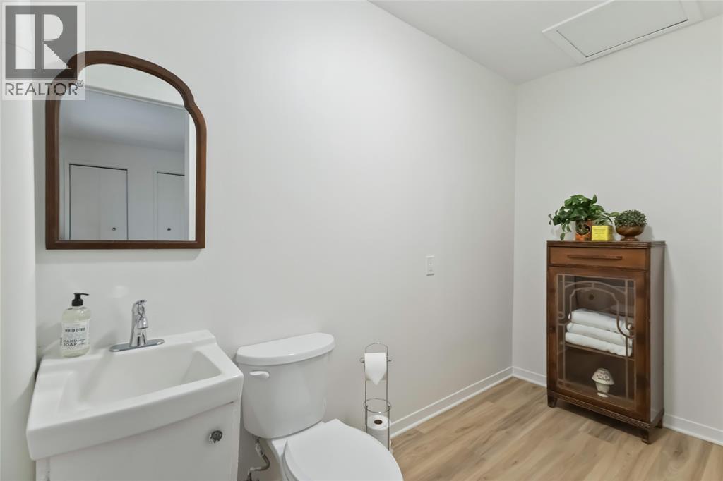 22821 Thames Road, Appin, ON - Indoor Photo Showing Bathroom