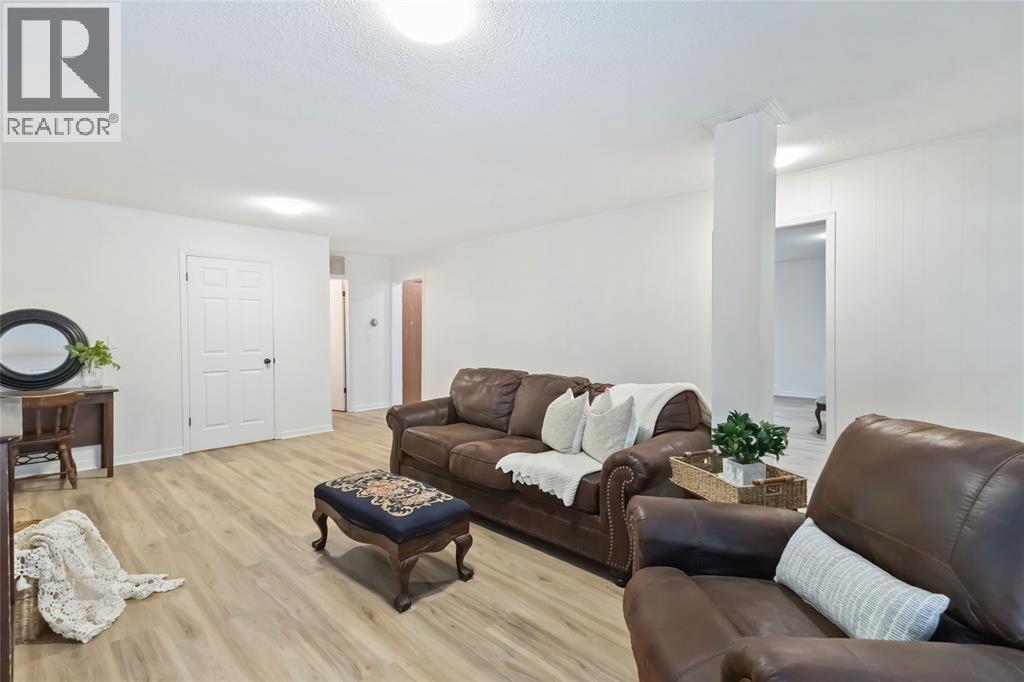 22821 Thames Road, Appin, ON - Indoor Photo Showing Living Room