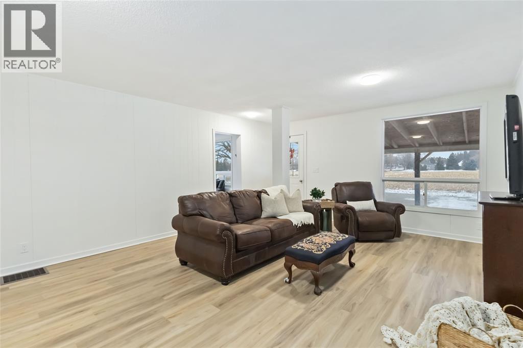 22821 Thames Road, Appin, ON - Indoor Photo Showing Living Room