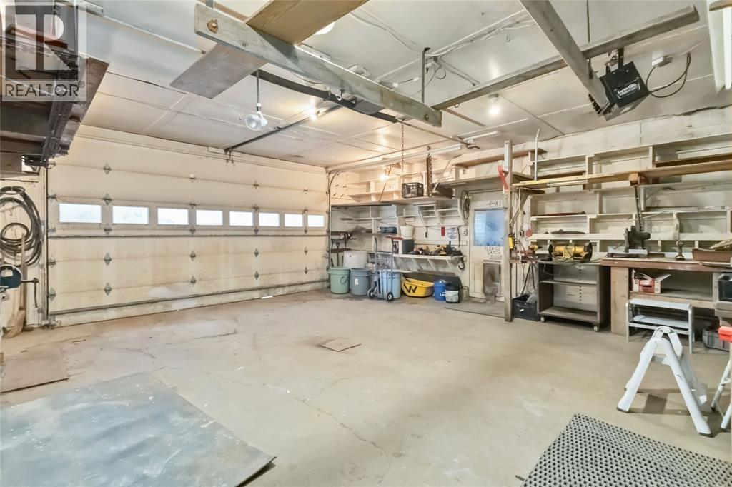 22821 Thames Road, Appin, ON - Indoor Photo Showing Garage