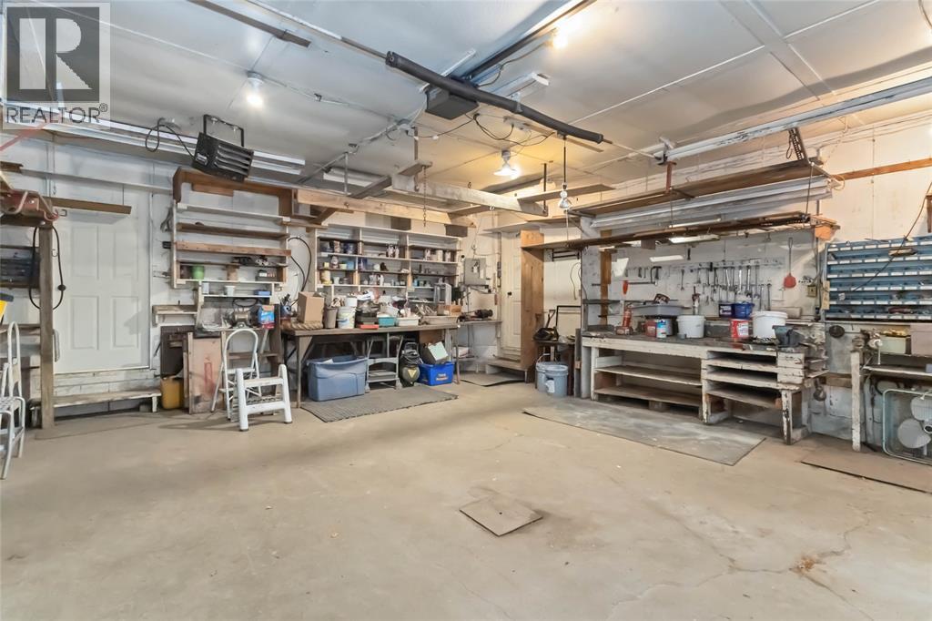 22821 Thames Road, Appin, ON - Indoor Photo Showing Garage