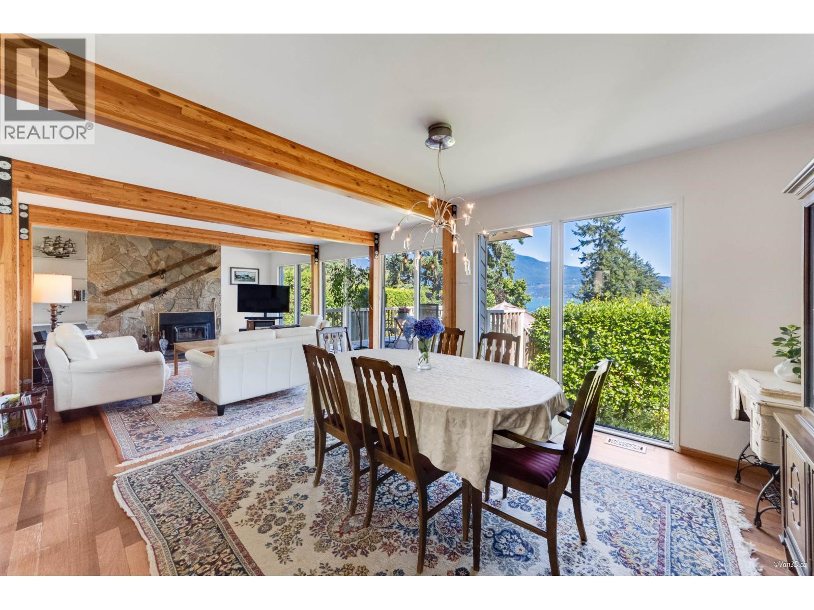 1115 Lenora Road, Bowen Island, BC - Indoor Photo Showing Dining Room