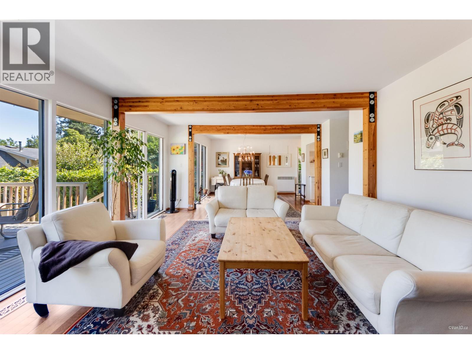 1115 Lenora Road, Bowen Island, BC - Indoor Photo Showing Living Room