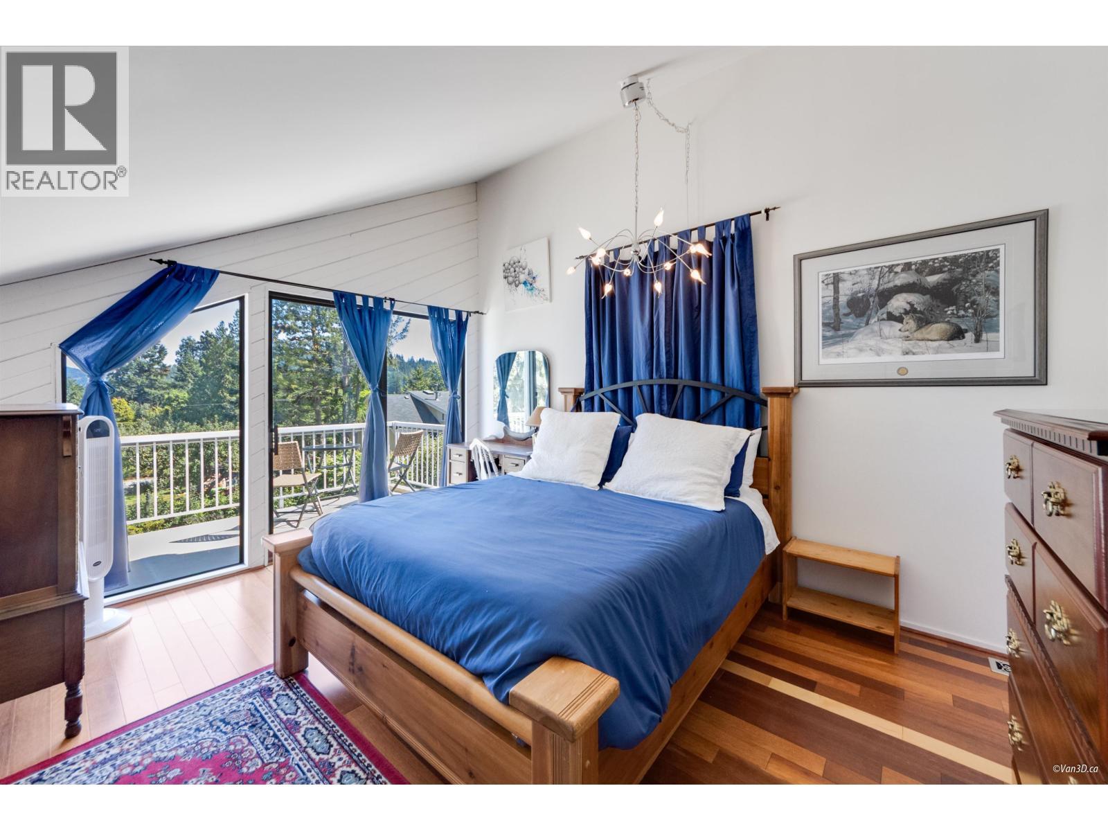 1115 Lenora Road, Bowen Island, BC - Indoor Photo Showing Bedroom
