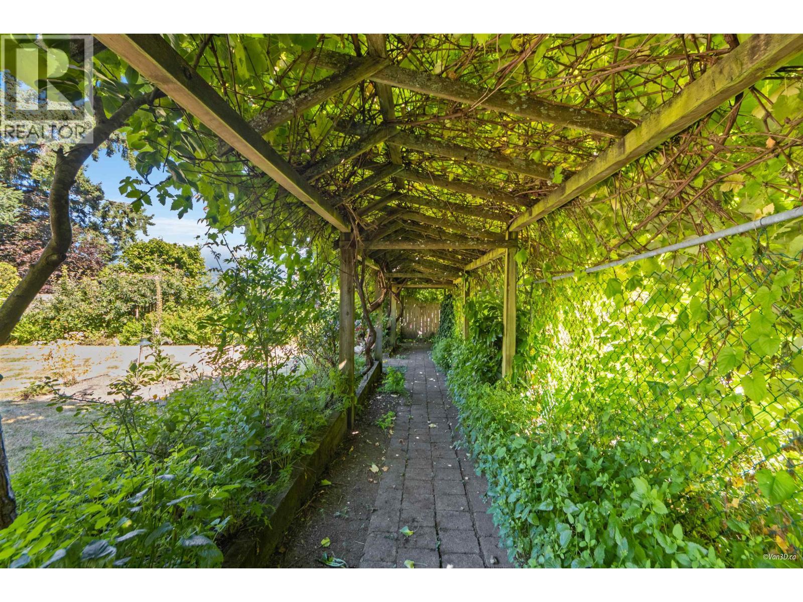 1115 Lenora Road, Bowen Island, BC - Outdoor