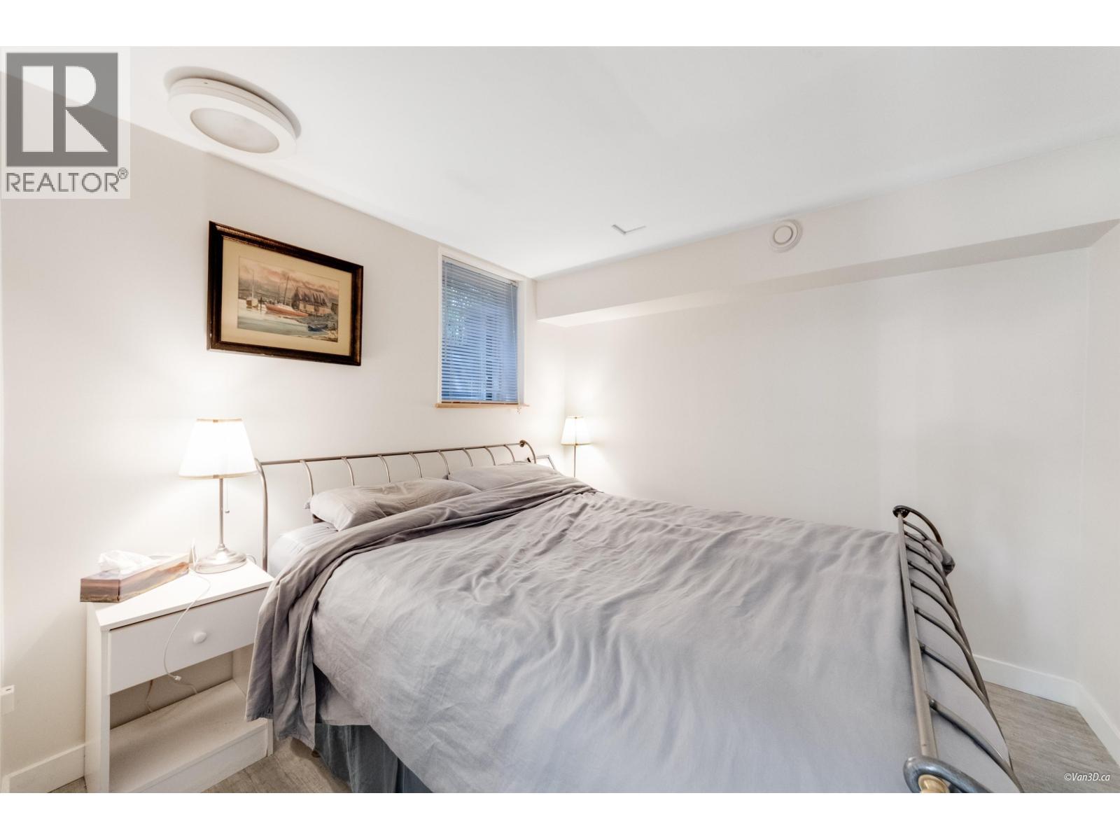 1115 Lenora Road, Bowen Island, BC - Indoor Photo Showing Bedroom