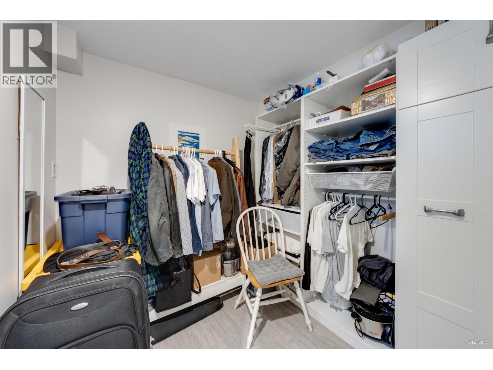 1115 Lenora Road, Bowen Island, BC - Indoor With Storage